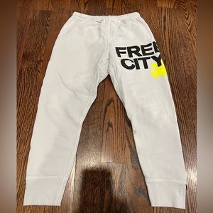 Freecity Women’s 3/4 Sweatpants